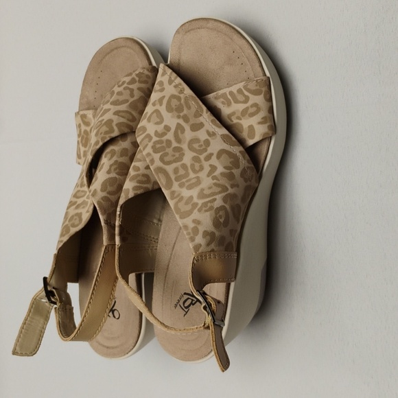 Yvonne Womens Wedge Slingback Platform Sandals - Picture 2 of 5